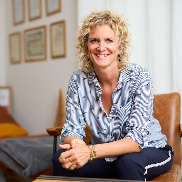 Portrait von Yoga Teacher und Coach Lea Lüthy